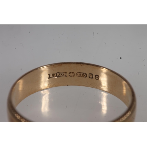 706 - 9ct yellow gold band with patterned edges, maker B Bros., 1.5g.