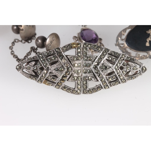 762 - Silver jewellery to include brooches, an Art Deco style ring, an amethyst necklace, a Dumfries &... 