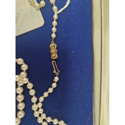 60A - String of pearls on 9ct gold clasp,