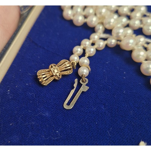 60A - String of pearls on 9ct gold clasp,