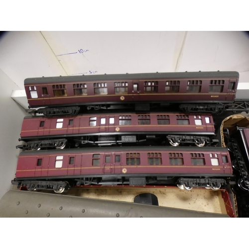 13 - Carton containing Meccano Transformer T6A, Tri-ang OO gauge Transcontinental Railways locos, coaches... 