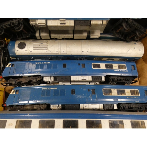 19 - Two cartons containing boxed and loose OO gauge coaches and locos to include Hornby R.420 BR Inter-C... 