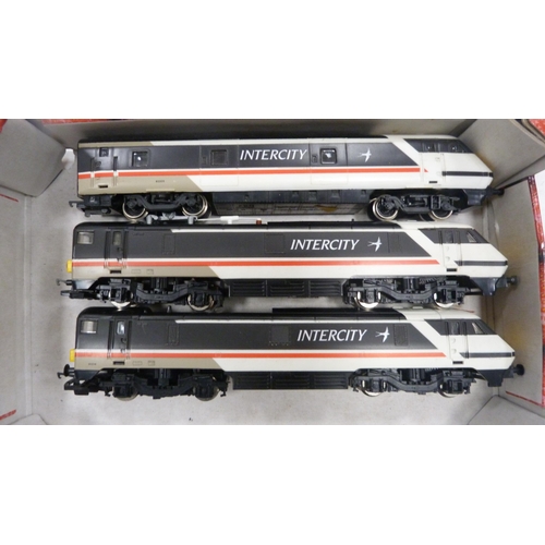 32 - Carton containing loose Hornby OO gauge Intercity locos, and a Virgin 'Lady in Red' loco.  (7)