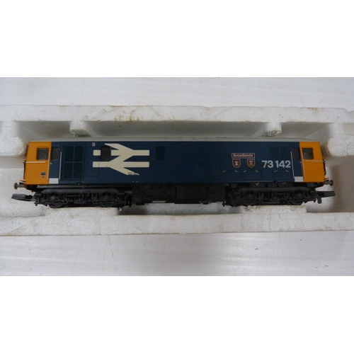 37 - Lima HO scale DSB Class MZ loco, Hornby OO gauge R.319 class 47 loco 'The Queen Mother', Hornby R.42... 