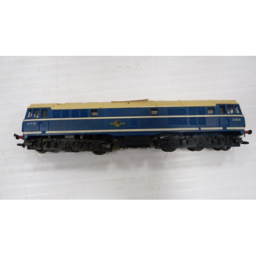 39 - Two boxed Rivarossi OO Co-Co diesel locos 232001-8, and a loose Tri-ang OO gauge Class 31 R.357 dies... 