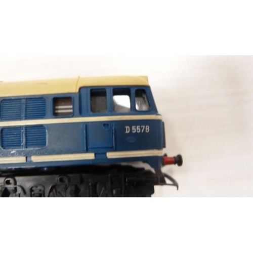 39 - Two boxed Rivarossi OO Co-Co diesel locos 232001-8, and a loose Tri-ang OO gauge Class 31 R.357 dies... 