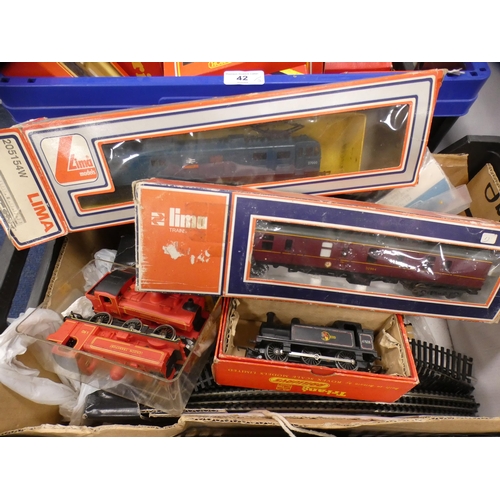 42 - Two cartons containing assorted OO gauge locos, rolling stock, buildings and accessories to include ... 