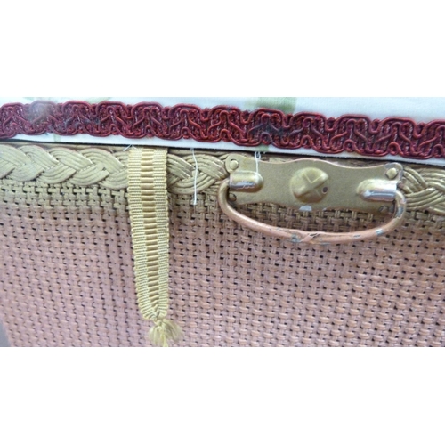 490 - Lloyd Loom-style pink wicker storage box with padded top.