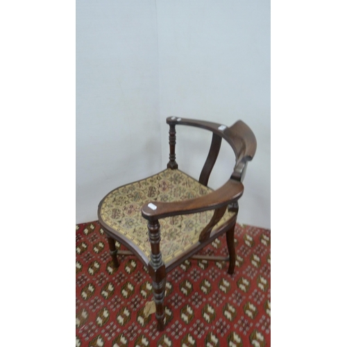 491 - 19th century mahogany corner chair with yoke-shaped back, on turned supports.