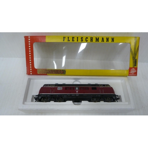 51 - Fleischmann HO gauge diesel loco 4230 and a Fleischmann HO gauge 4235 Class BR221 loco, both boxed.&... 