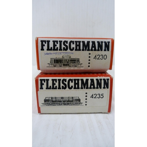 51 - Fleischmann HO gauge diesel loco 4230 and a Fleischmann HO gauge 4235 Class BR221 loco, both boxed.&... 