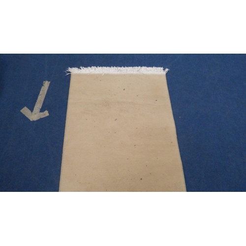 514 - Chinese beige ground fringed rug, 154cm x 76cm.