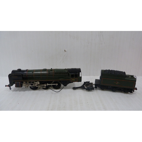 54 - Boxed Tri-ang OO gauge R59 tank loco, another boxed Tri-ang loco, four loose locos, tender and two c... 