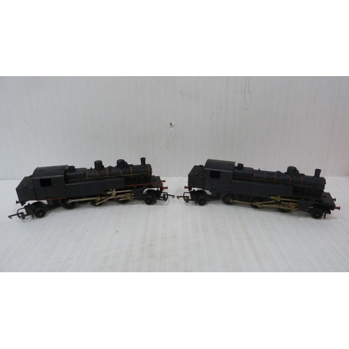 54 - Boxed Tri-ang OO gauge R59 tank loco, another boxed Tri-ang loco, four loose locos, tender and two c... 