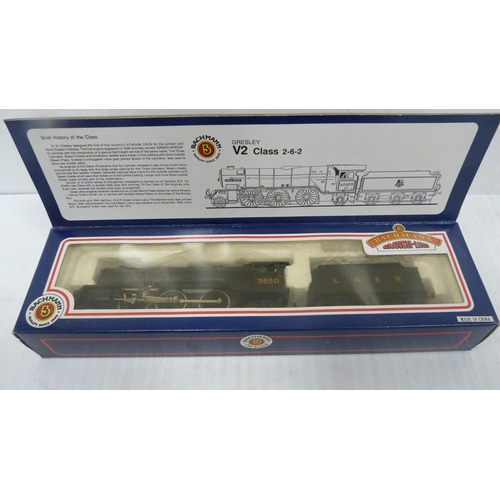 56 - Bachmann OO gauge V2 Class 2-6-2 Gresley loco, Bachmann Class 220 Virgin Voyager NT3 coach, boxed, a... 