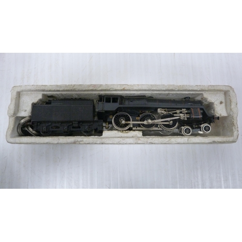 58 - Hornby OO gauge R.063 BR loco and tender 'Britannia', boxed Hornby OO gauge BR Standard Class 7P6F B... 