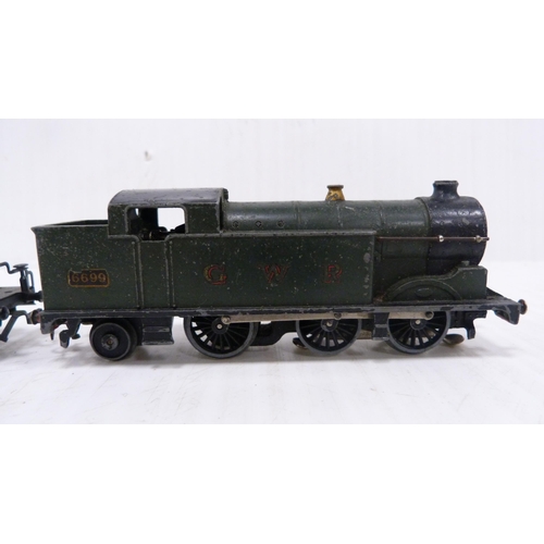 62 - Carton containing OO gauge locos and rolling stock to include Hornby R.451 The Queen's Coach BR The ... 