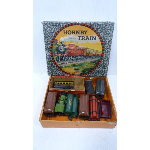 67 - Part Hornby No. 9 O gauge clockwork passenger train set, boxed, also a crane, boxed Hornby O gauge c... 