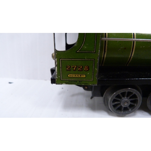 67 - Part Hornby No. 9 O gauge clockwork passenger train set, boxed, also a crane, boxed Hornby O gauge c... 