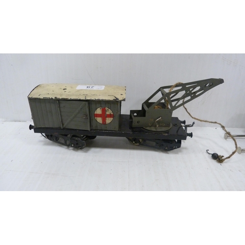 67 - Part Hornby No. 9 O gauge clockwork passenger train set, boxed, also a crane, boxed Hornby O gauge c... 