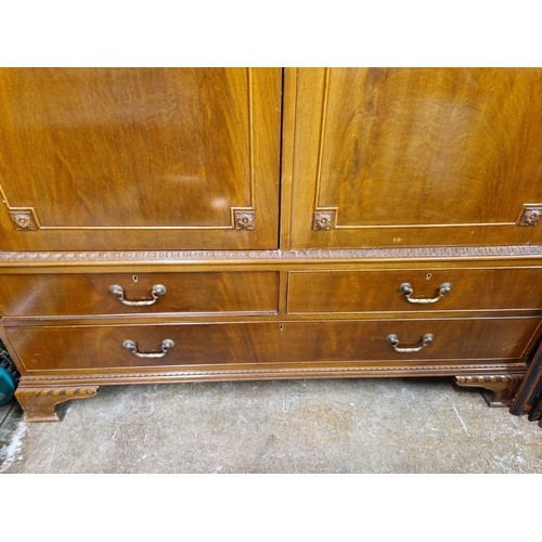 638 - Mahogany wardrobe, H 206cm, W 137cm, D 55cm