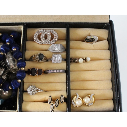 678 - Faux crocodile skin leather jewellery box containing costume jewellery rings, earrings, faux pearls ... 