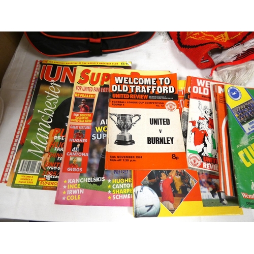 402 - Manchester United programmes, scarves etc