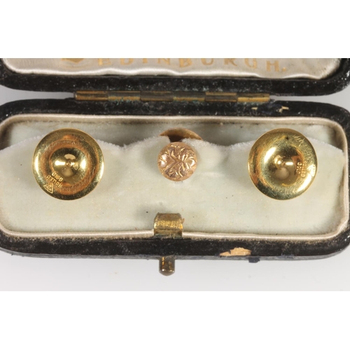 720 - 9ct gold cameo ring, 2.19g, a 9ct gold stud, 0.6g, and two rolled gold studs, boxed.