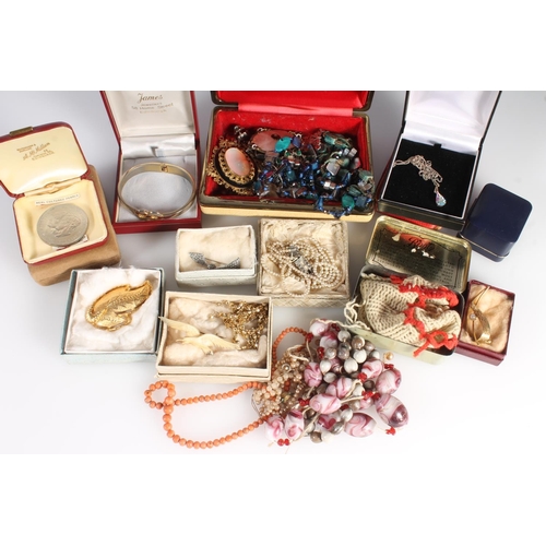 752 - Box containing costume jewellery, a coral bead necklace, brooches etc.