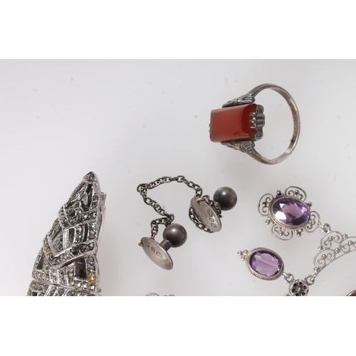 762 - Silver jewellery to include brooches, an Art Deco style ring, an amethyst necklace, a Dumfries &... 