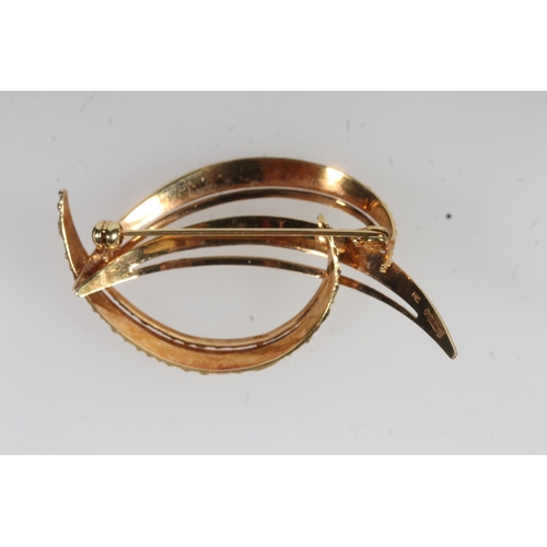 770 - 9ct gold spray style brooch, 4.8g.