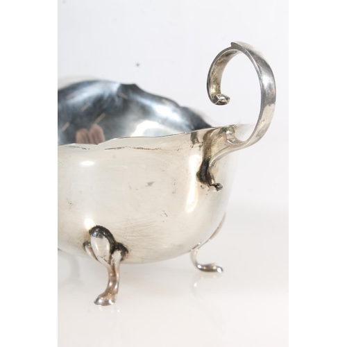 841 - Sterling silver sauce boat, S. Ltd, 85g.