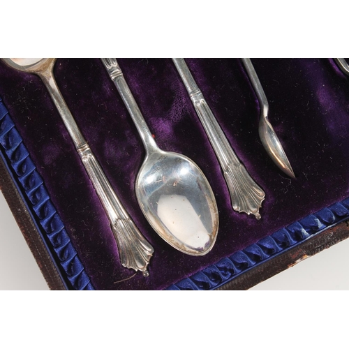 852 - Cased set of six silver teaspoons and sugar tongs, Harrison brothers, Sheffield, 118g.