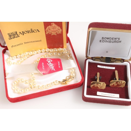 795 - Jewellery box with costume jewellery including necklaces, cufflinks, pendants etc.