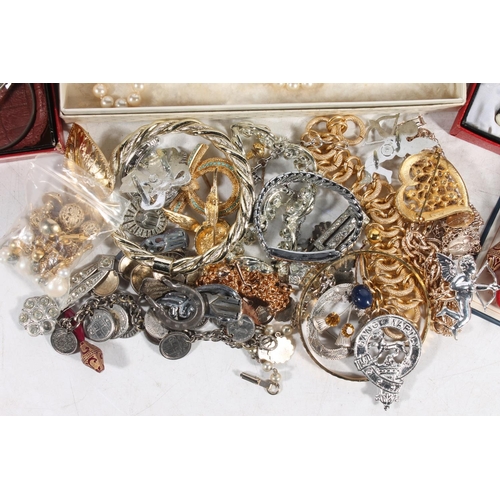 809 - Costume jewellery, a silver Luckenbooth style brooch, a silver napkin ring etc.