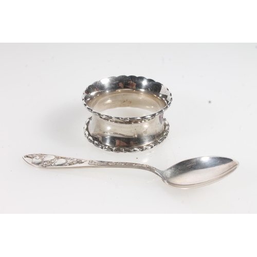 819 - Sterling silver napkin ring, silver spoon and  six silver handled knives (1 a/f).