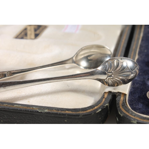 821 - Cased set of six sterling silver teaspoons and non-matching tongs, 79g.