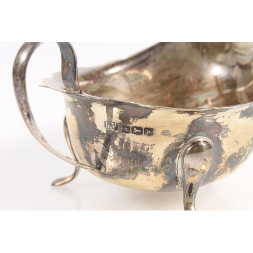 876 - Sterling silver sauce boat, Emile Viner, Sheffield, 109g and two silver napkin rings, 30g.