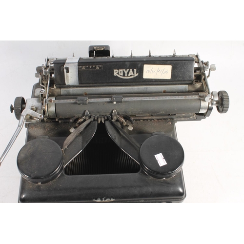 195 - Royal typewriter.