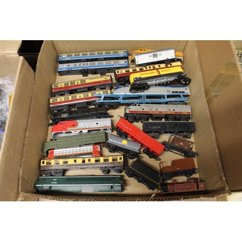 247 - Tray containing OO gauge model railway rolling stock and engine shells.