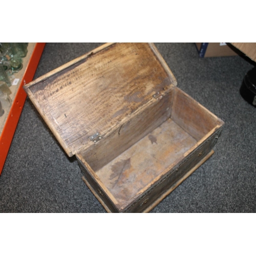 456 - Hinged top storage box.