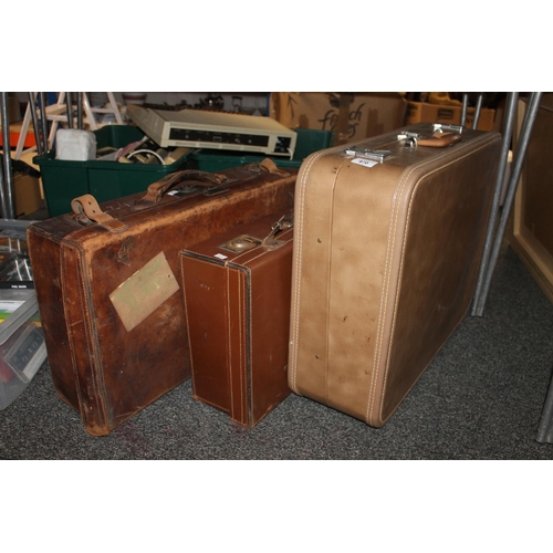 470 - Three vintage suitcases.