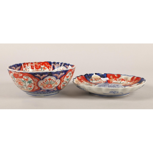 21 - Imari pattern scallop dish. 20cm and a similar bowl (2)