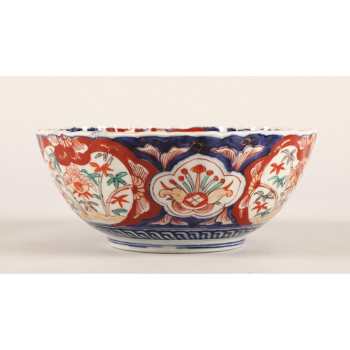 21 - Imari pattern scallop dish. 20cm and a similar bowl (2)