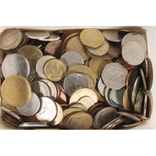 673U - Coin collection to include around 1.8kg of mostly British pre-decimal non-silver coins and continent... 