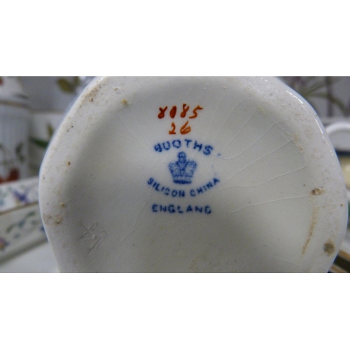 115 - Portmeirion shallow dish, similar tazza, Queens 'Virginia Strawberry' pattern tea set, Royal Worcest... 