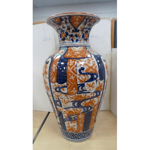 18 - Large Japanese imari baluster vase and an Oriental decorated plate.