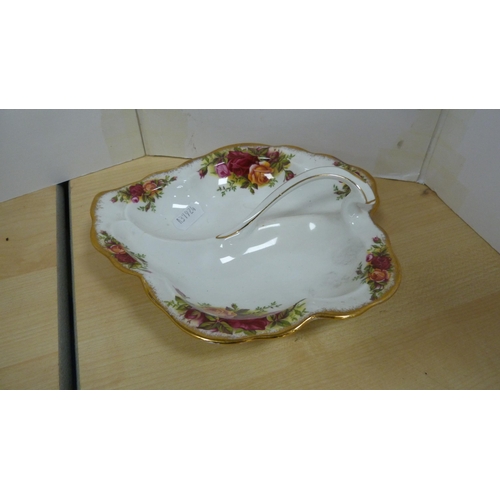 19 - Royal Albert 'Old Country Roses' pattern part tea and dinner service.