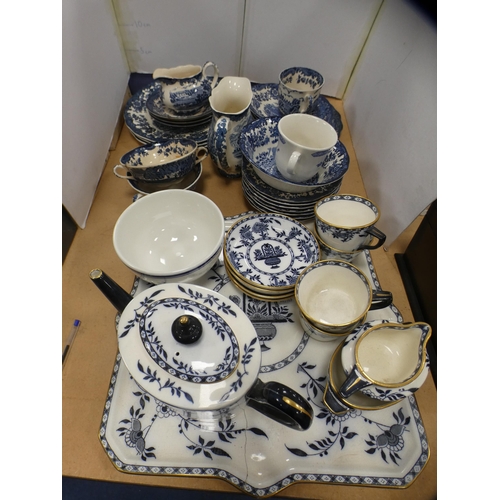 208 - Minton tray and part tea set, and a quantity of assorted Royal Worcester 'Avon Scenes' dinnerwares.