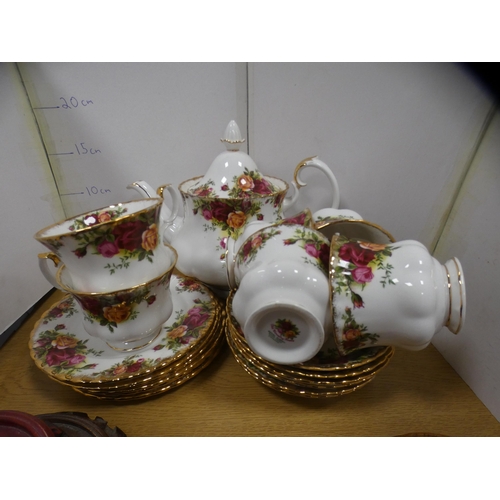 209A - Royal Albert 'Old Country Roses' pattern part tea set.